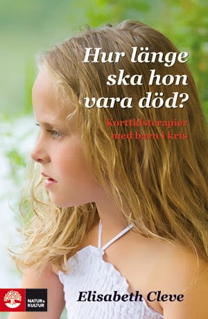 Kuinka kauan hänen pitäisi olla kuollut? - Lyhytterapiat kriisissä oleville lapsille (Kirja / Kovakantinen) Kuinka kauan hänen pitäisi olla kuollut? - Lyhytterapiat kriisissä oleville lapsille (Kirja / Kovakantinen)