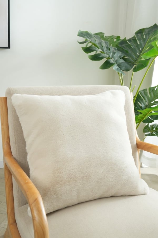 Pude med fyld 50x50 cm kat beige