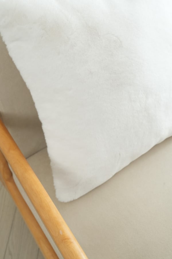 Pude med Fyld 50x50 cm Kat Offwhite