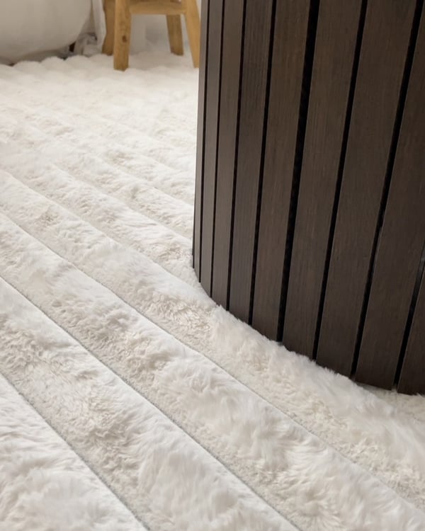 Rabbit Stripe Offwhite 200x290 cm Pälsmatta