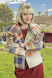 Agatha Raisin: Kausi Yksi DVD (2016) Agatha Raisin: Kausi Yksi DVD (2016)