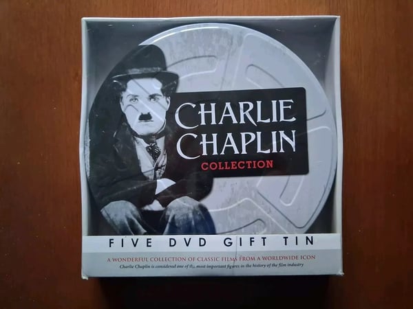 Charlie Chaplin Collection Gift Tin – 5xDVD med 12 timmars underhållning