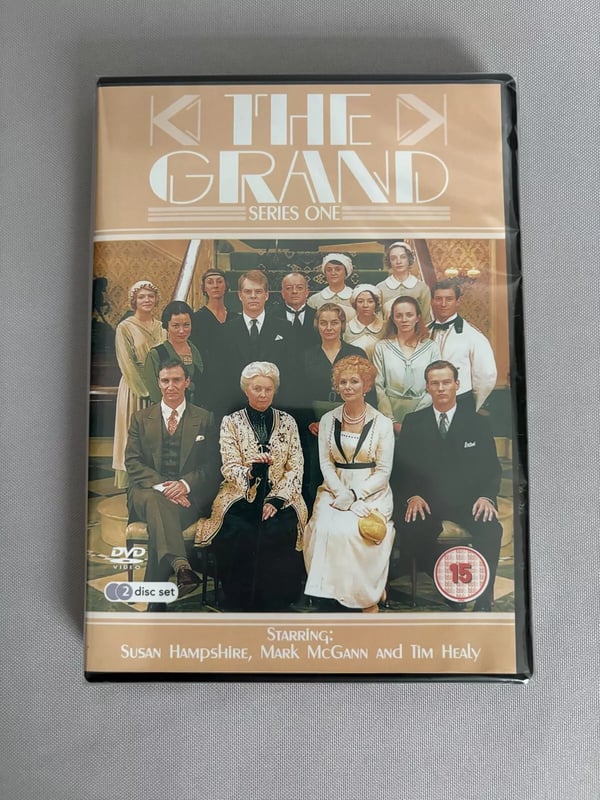 The Grand: Komplet Første Sæson DVD – Michael Siberry The Grand: Komplet Første Sæson DVD – Michael Siberry