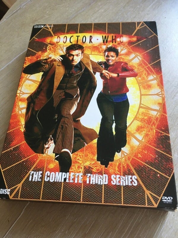 Doctor Who – Täydellinen Kolmas Kausi 3 (6 levyn DVD-boksipaketti)