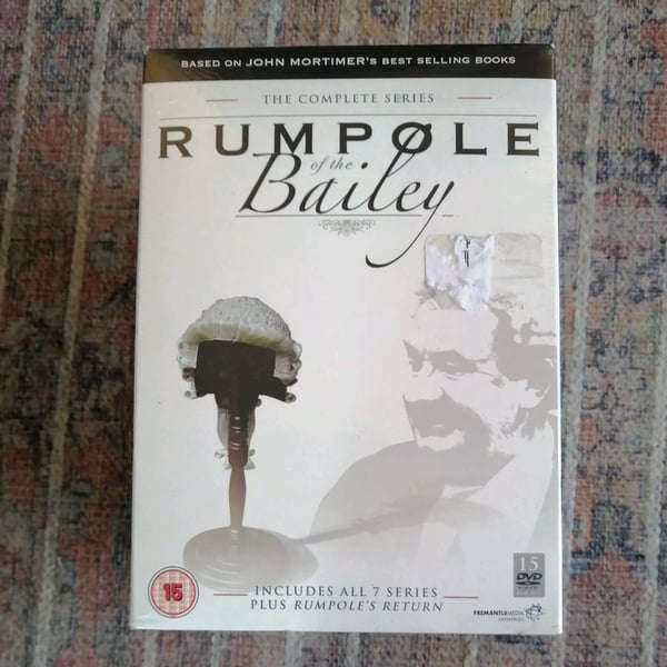 RUMPOLE OF THE BAILEY: Sarjat 1-7 & Rumpole's Return - Koko boksijulkaisu DVD RUMPOLE OF THE BAILEY: Sarjat 1-7 & Rumpole's Return - Koko boksijulkaisu DVD