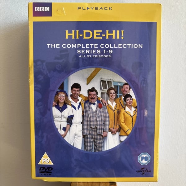 Hi-De-Hi! – Koko Sarja 1-9 DVD-boksi (Kaikki 57 jaksoa)
