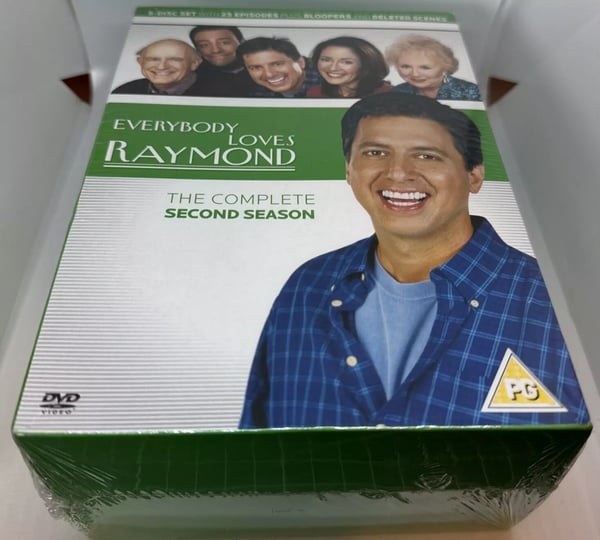 Alle elsker Raymond: Komplett Sesong 2 DVD Boxset (5 disker) Alle elsker Raymond: Komplett Sesong 2 DVD Boxset (5 disker)