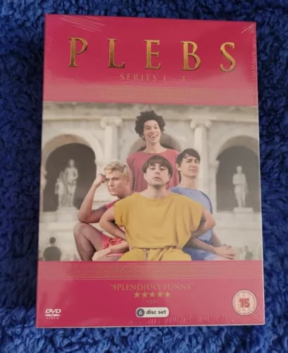 Plebs: Komplet Boks – Sæson 1-4 (DVD) – Tom Rosenthal