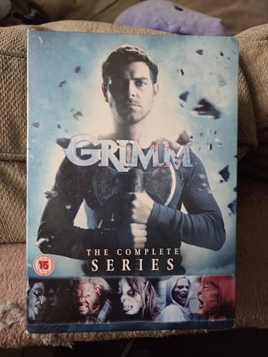 Grimm: Koko sarja DVD, 33 levyä, 123 jaksoa