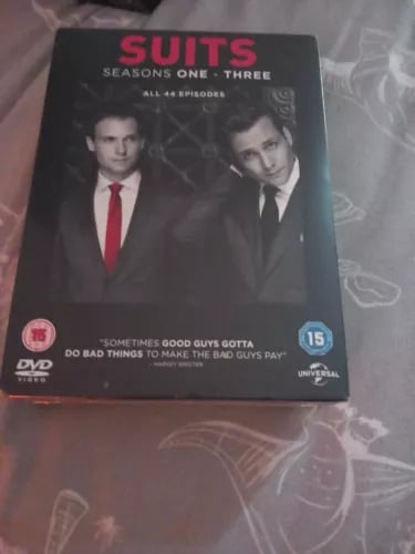 SUITS SEASON 1-3 DVD BOX SET Region 2 Brand New