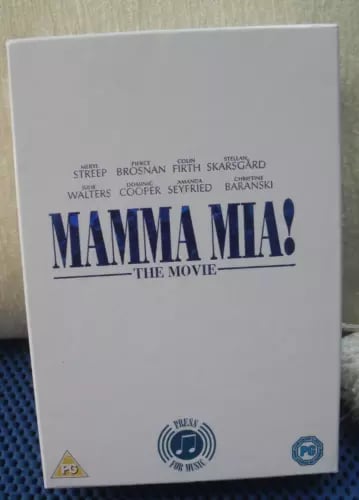 Mamma Mia! The Movie Boksæt – DVD med Journal & Pen (Region 2)