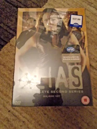 Alias - Kausi 2 - Täydellinen Boksi - 6 DVD Alias - Kausi 2 - Täydellinen Boksi - 6 DVD