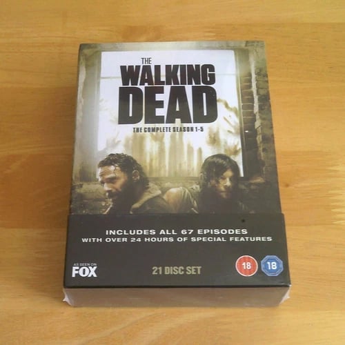 THE WALKING DEAD - The Complete Seasons 1 - 5 DVD Box Set (21 Discs). / PAL. Region 2 Brand New
