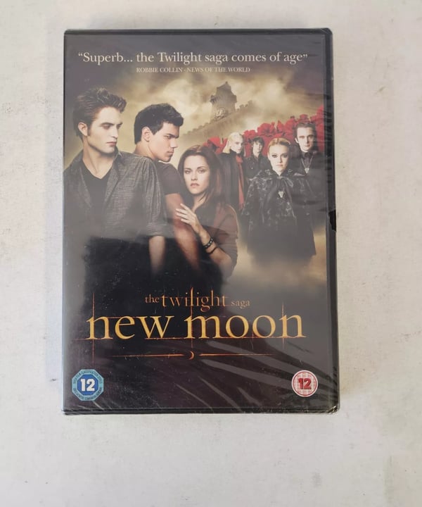 THE TWILIGHT SAGA MOON . 12 - Brand New