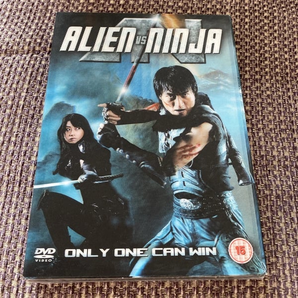 Alien Vs Ninja Dvd Region 2 LIMITED EDITION LENTICULAR SLEEVE Brand New Alien Vs Ninja Dvd Region 2 LIMITED EDITION LENTICULAR SLEEVE Brand New