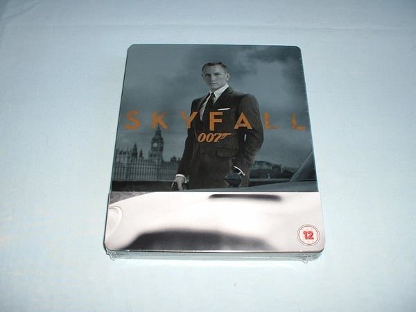 JAMES BOND SKYFALL 2013 BLU RAY With STEELBOOK CASE (FILM/MOVIE/DANIEL CRAIG) Brand New