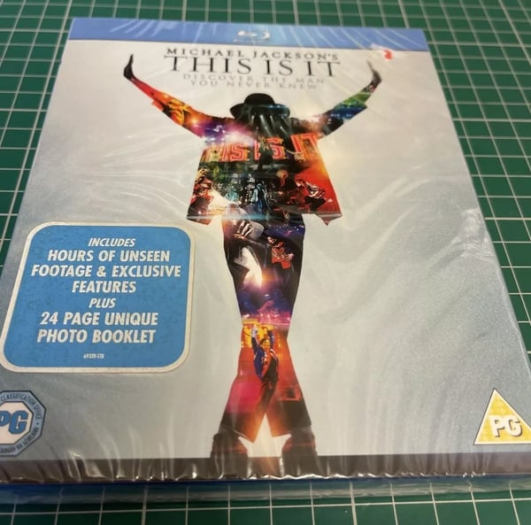 Michael Jackson's This Is It Bluray with Cover Brand New