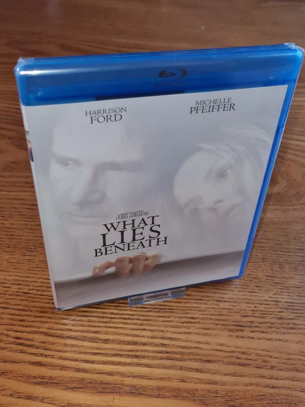 WHAT LIES BENEATH Bluray US region a (2000 horror,Ford/Pfeiffer, no vrsn) Brand New