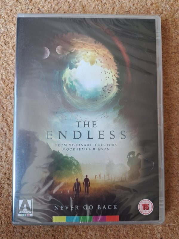 THE ENDLESS av Justin Benson & Aaron Moorhead (DVD)