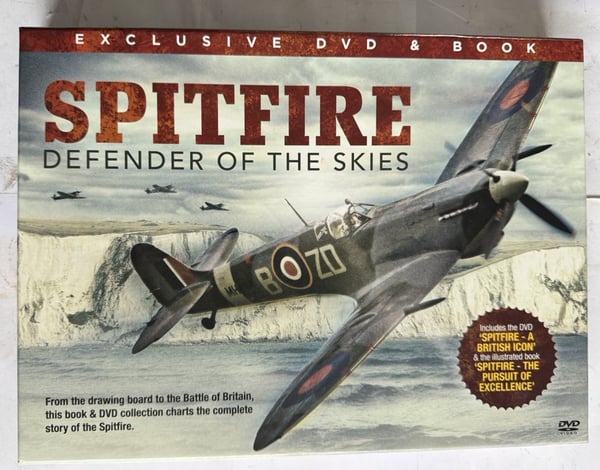 Spitfire: Defender Of The Skies med Bok (DVD)