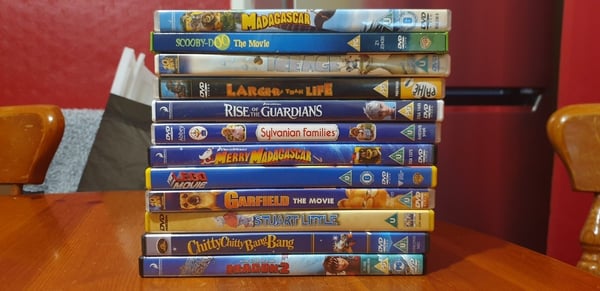 12 Barnefilmer & Familiepakke DVD: Madagascar, Ice Age, Lego, Drager