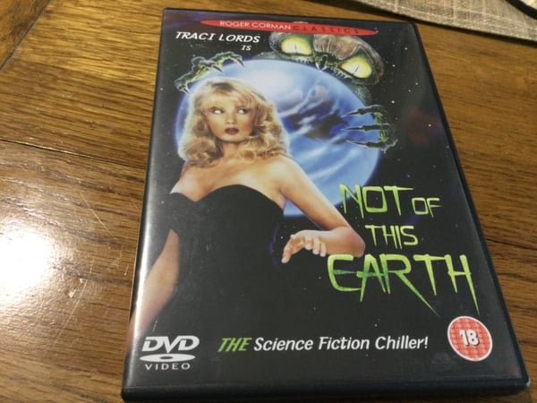 Not Of This Earth (1988) med Traci Lords (DVD)