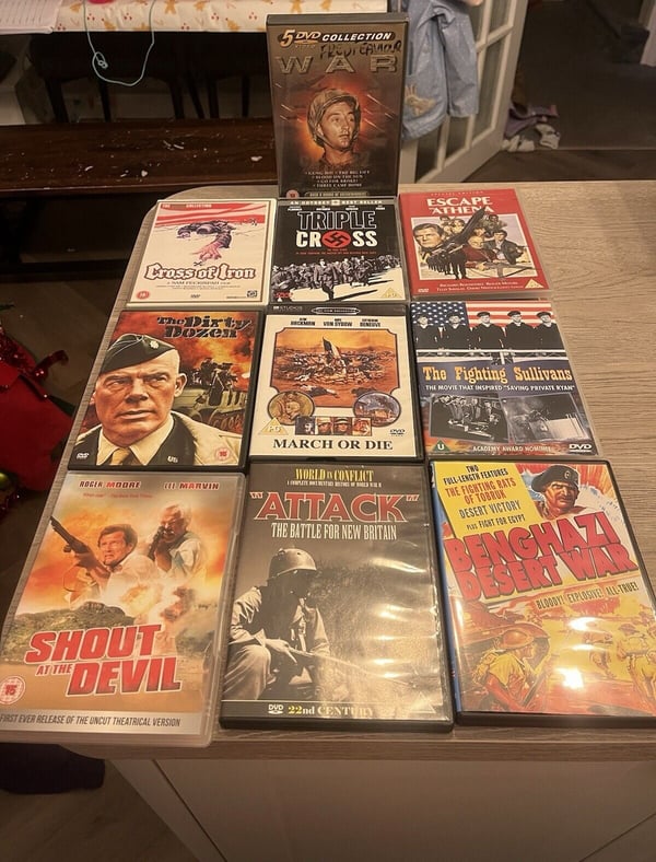 Krigsfilmpakke: 14 filmer inkl. Shout at the Devil (Roger Moore) DVD