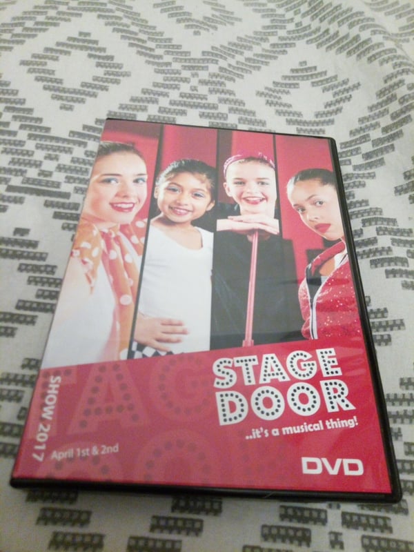 Stage Door: It's a Musical Thing! – Esitys 1. & 2. huhtikuuta 2017 (DVD)