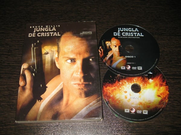 Die Hard (1988) med Bruce Willis & Alan Rickman – Actionklassiker på DVD