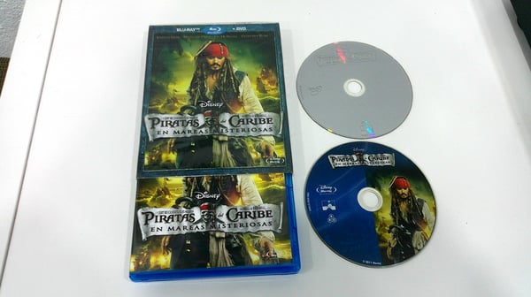Pirates Of The Caribbean: Vierailla Vesillä Blu-ray