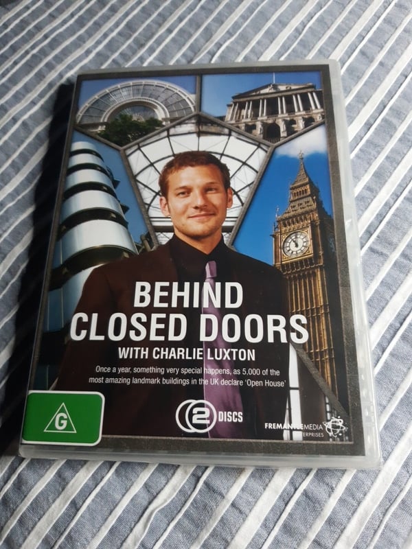 BEHIND CLOSED DOORS med Charlie Luxton - DVD Region 2 (2008)