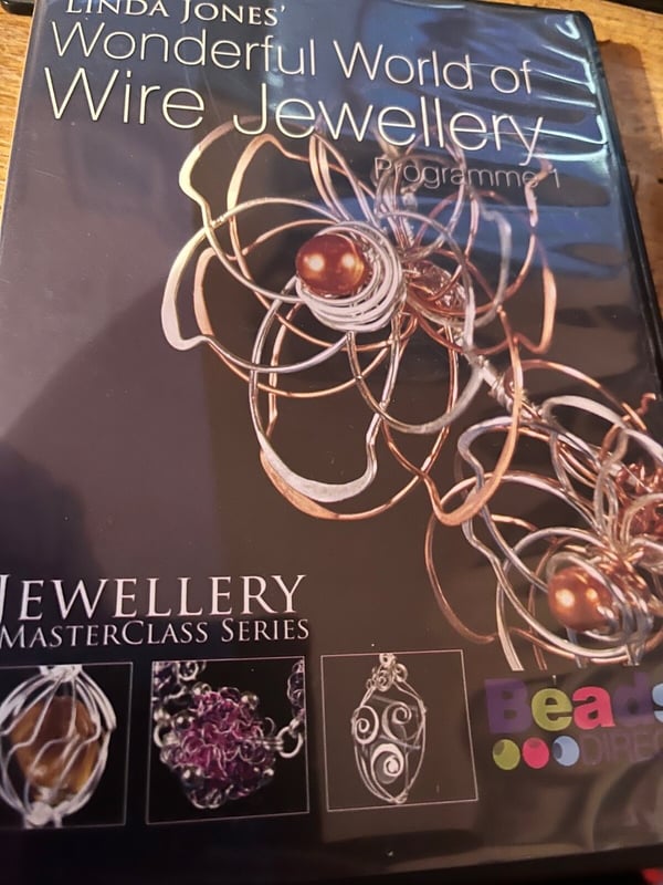 Linda Jones: Wonderful World of Wire Jewellery – Masterclass DVD
