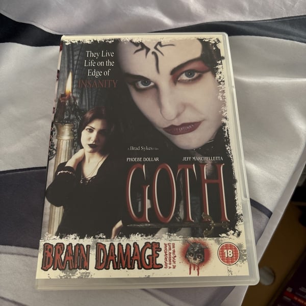 Goth med Phoebe Dollar, Laura Reilly, Brad Sykes – DVD