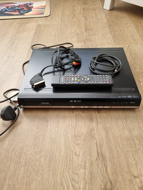 Toshiba D-R18DT HDMI Videoopptaker DVD
