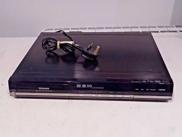 Toshiba D-R18DT DVB-T-opptaker, Svart (Testet)