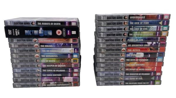 Doctor Who: Klassisk samling med Pertwee, Baker, Davison, Hartnell (25 DVD-boks)