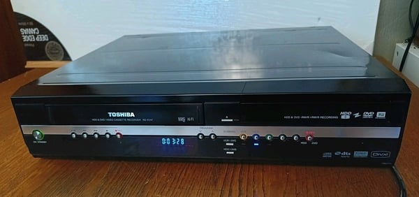 Toshiba RD-XV47HDD VHS/videokassettopptaker – Utestet, reservedeler Toshiba RD-XV47HDD VHS/videokassettopptaker – Utestet, reservedeler
