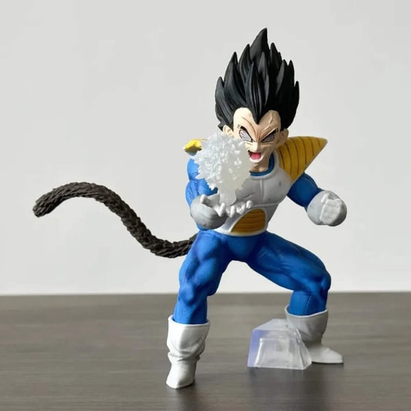 17CM Anime Dragon Ball Z Vegeta Figure Vegeta Statue with Artificial Moon PVC Ac Brand New