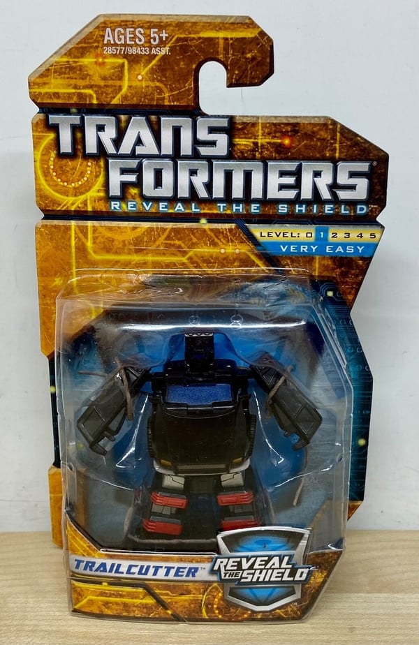 Transformers: Reveal The Shield Trailcutter action figure Brand New