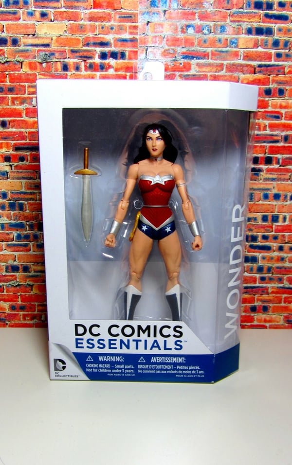 DC Essentials Wonder Woman 7 Inch Action Figure in 'MINT' Condition Brand New