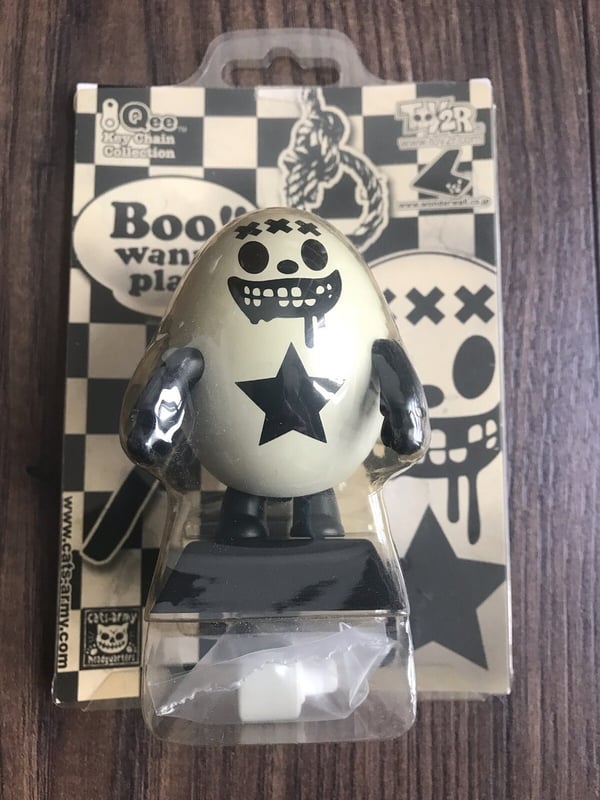 Vintage Collectable Toy2R Qee MR WHITE Egg Key Chain Collection Figure Brand New