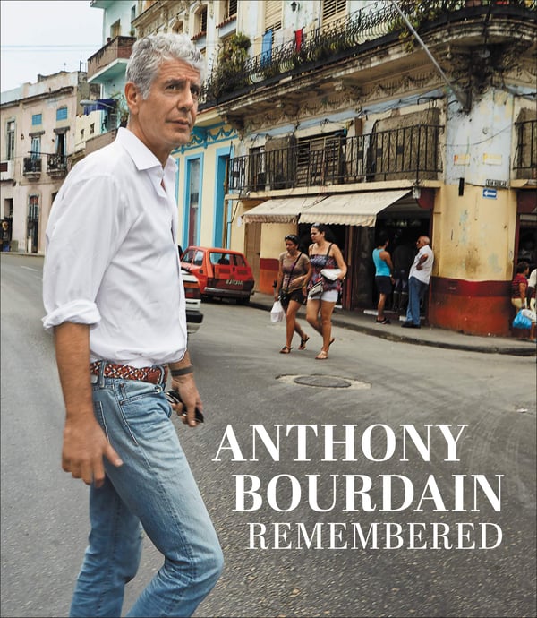 Anthony Bourdain Remembered: En New York Times Bestseller og Rørende Hyldest – Minder fra Venner, Kokke og Fans
