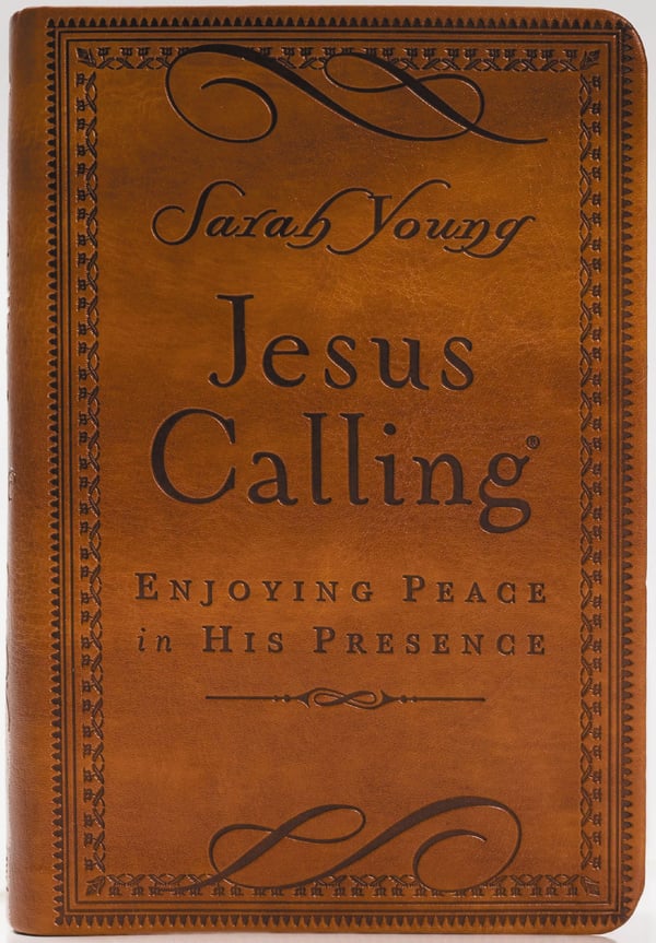 Jesus Calling Liten Brun Läderimitation med Skriftreferenser: Njut av Frid i Hans Närvaro (En 365-dagars Andaktsbok) – Den Perfekta Kristna Gåvan