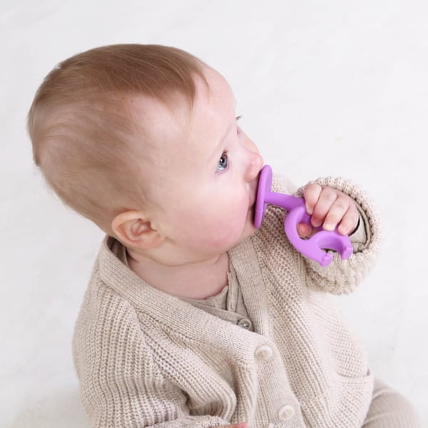 Tanssiva norsupurulelu, violetti, Mombella
