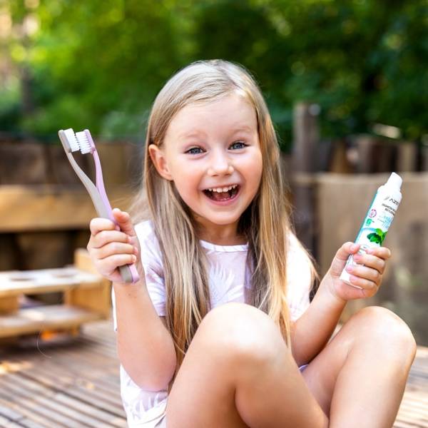 Azeta Bio ekologisk tandkräm för barn och vuxna utan fluor med xylitol mint