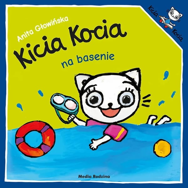 Kattikiissä uima-altaalla