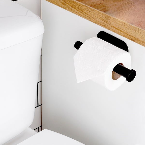 Musta teräksinen toilettipaperin teline