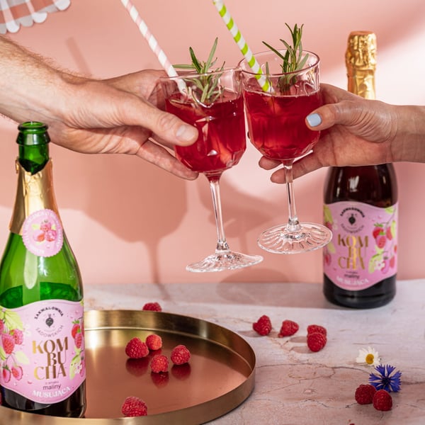 Vadelmanmakuinen kuohuva kombucha