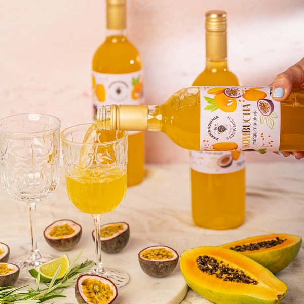 Mango- ja passionhedelmäkombucha
