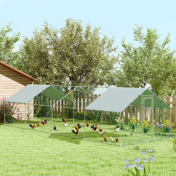 Chicken Run, 300x800x195 cm, Hopea